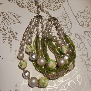 Vintage 50s pearl and green beaded Necklace